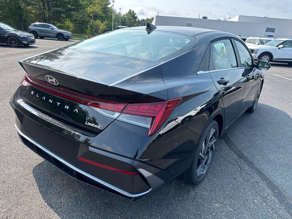 New 2026 Hyundai Elantra Limited FWD image 5