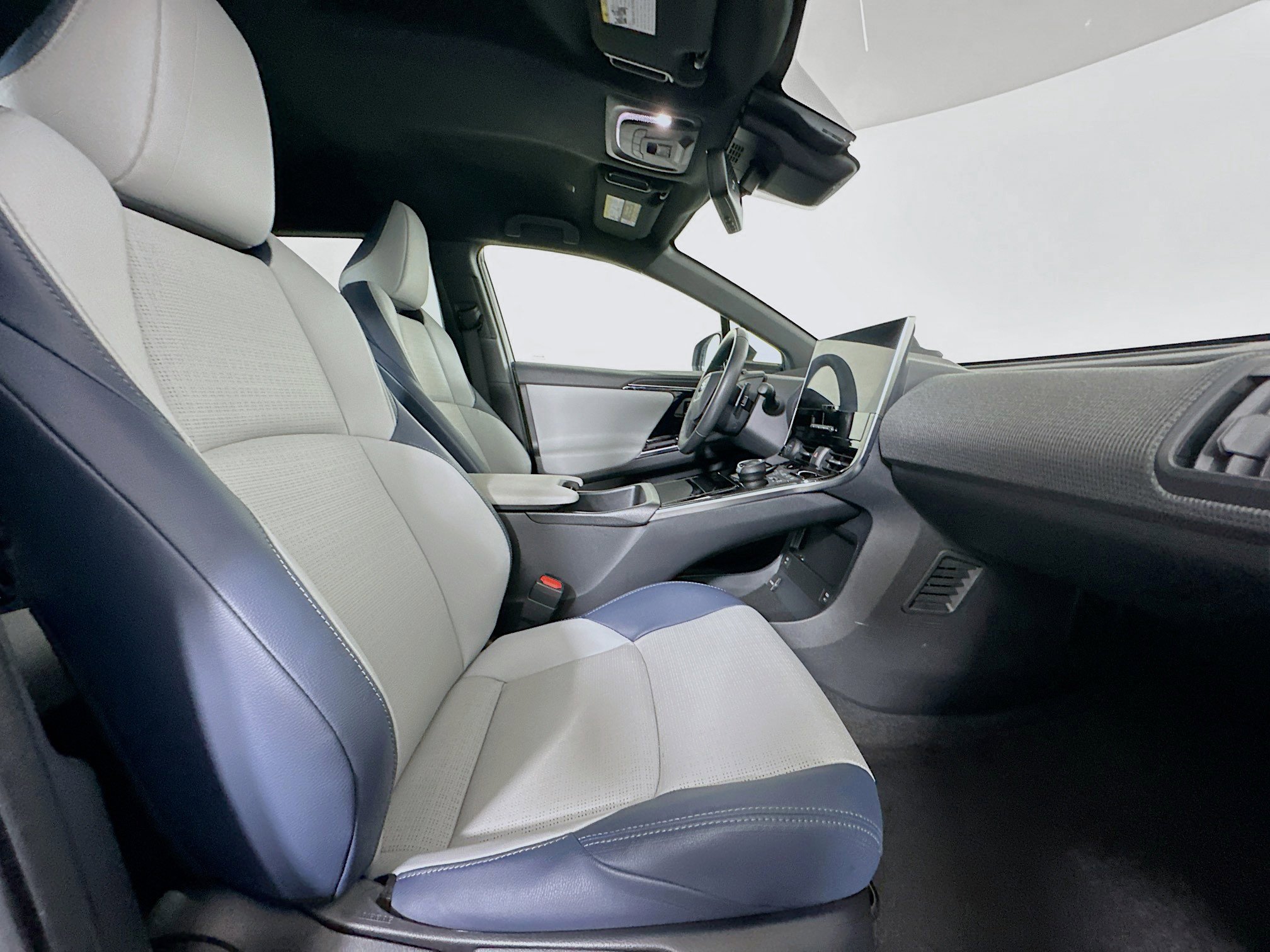 Used 2023 Subaru Solterra AWD image 31