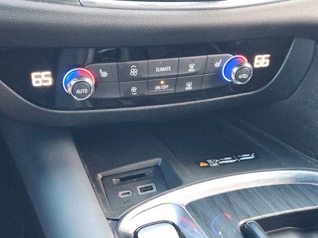 Used 2022 Buick Enclave Essence w/ Sport Touring Edition image 23