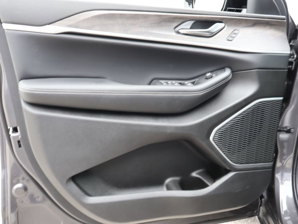 New 2026 Jeep Grand Cherokee L Limited image 22