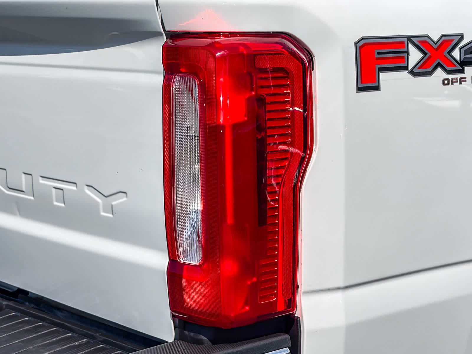 Used 2024 Ford F250 XLT w/ FX4 Off-Road Package AWD/4WD image 8