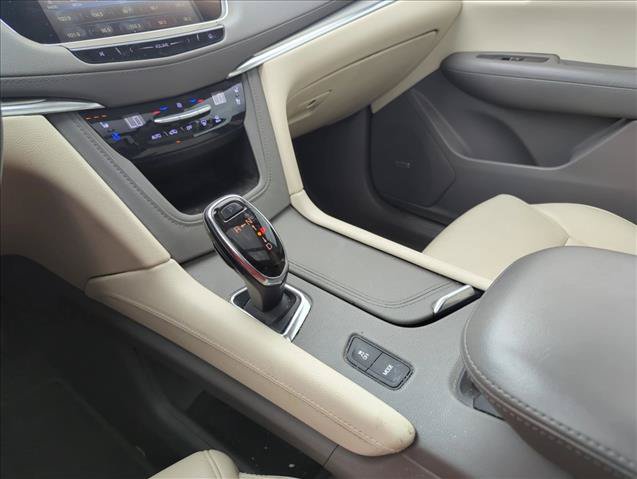 Used 2018 Cadillac XT5 Premium Luxury FWD image 16