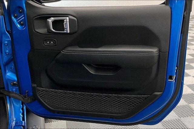 Used 2022 Jeep Wrangler Unlimited Sahara w/ Cold Weather Group image 19