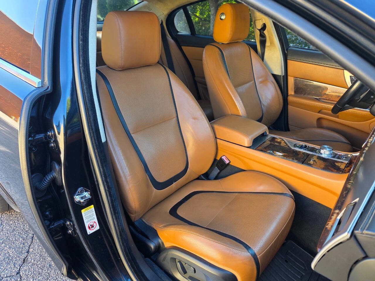 Used 2012 Jaguar XF Portfolio image 36