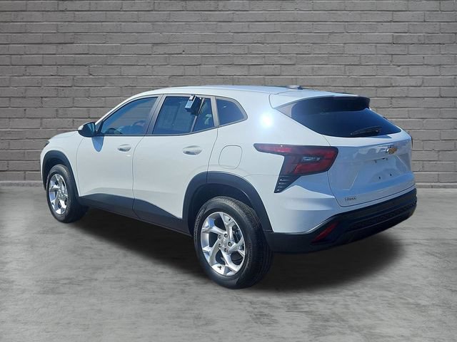 Used 2024 Chevrolet Trax LS w/ LS Convenience Package FWD image 3