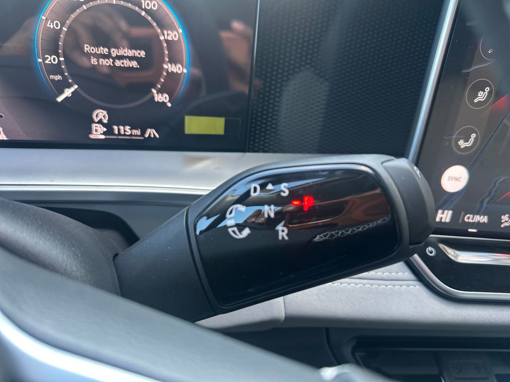 New 2025 Volkswagen Tiguan SE image 12