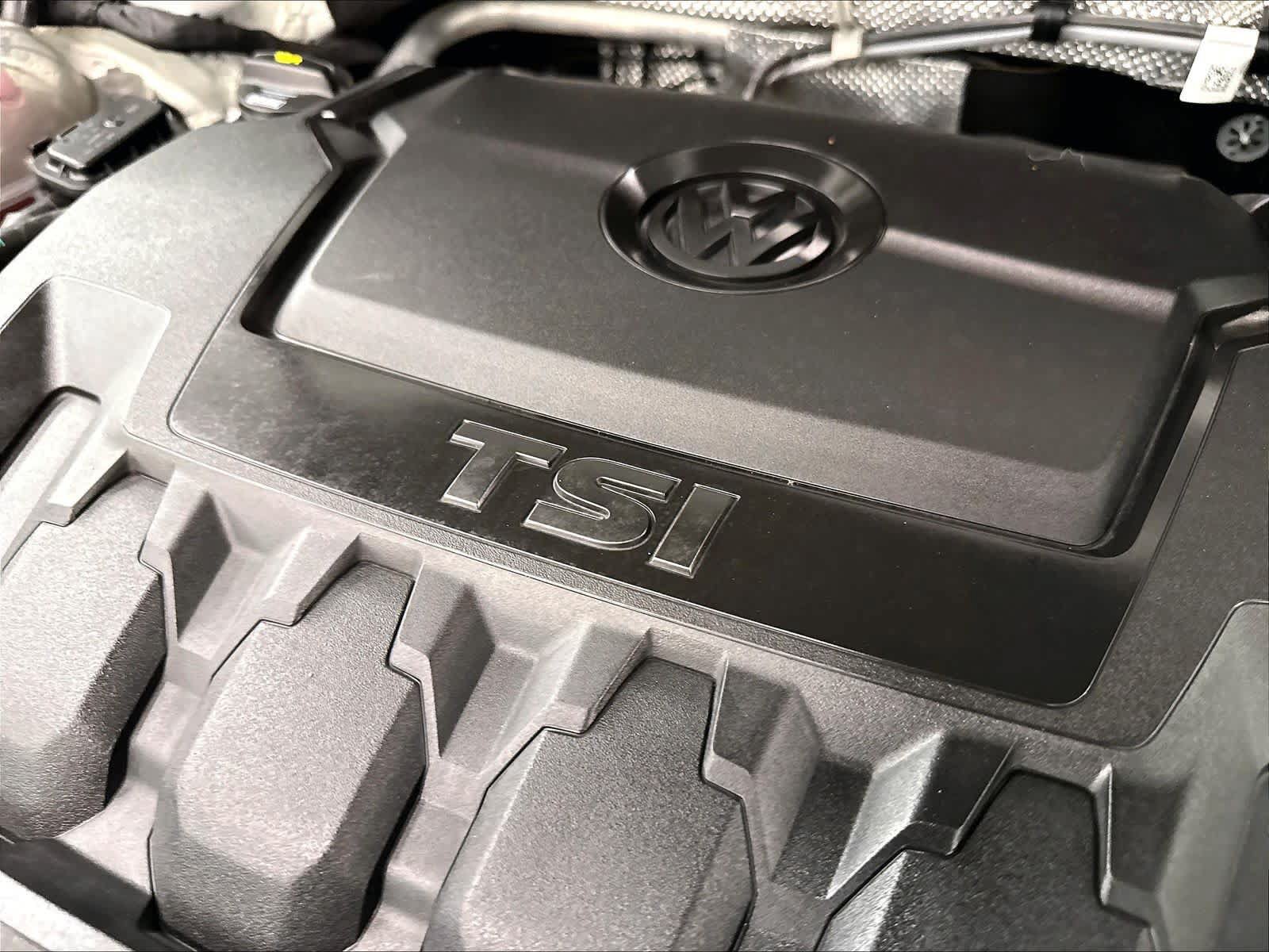 Used 2020 Volkswagen Tiguan SE R-Line FWD image 34