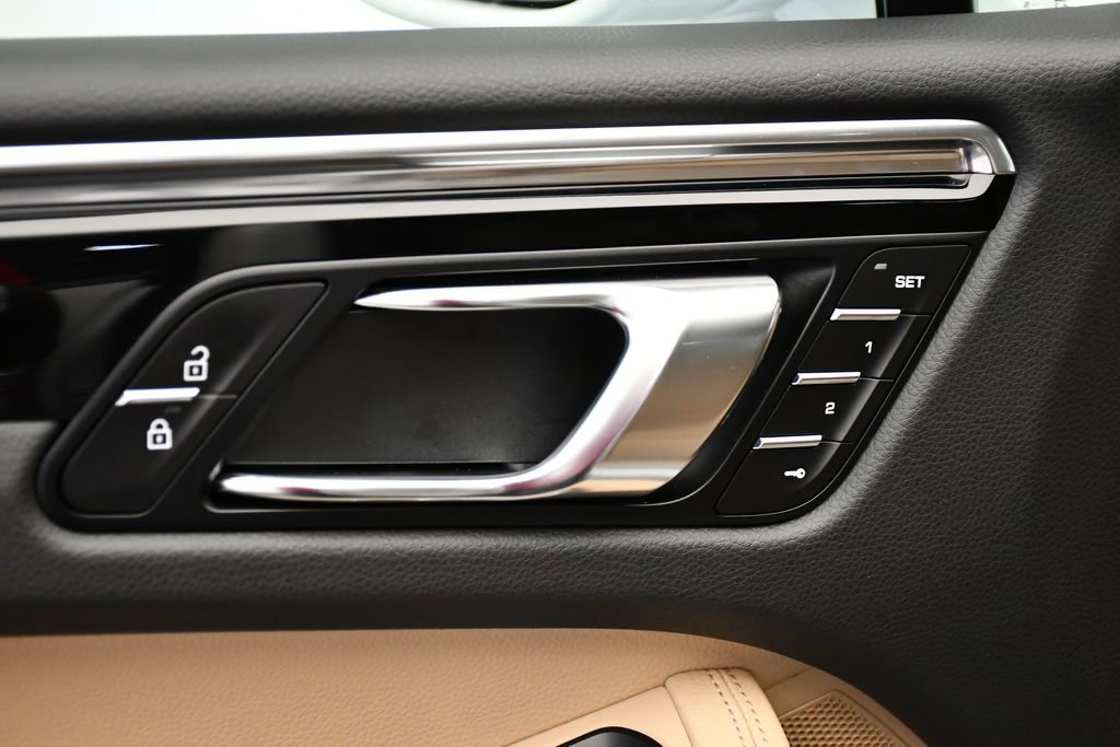Certified 2025 Porsche Macan Turbo image 36