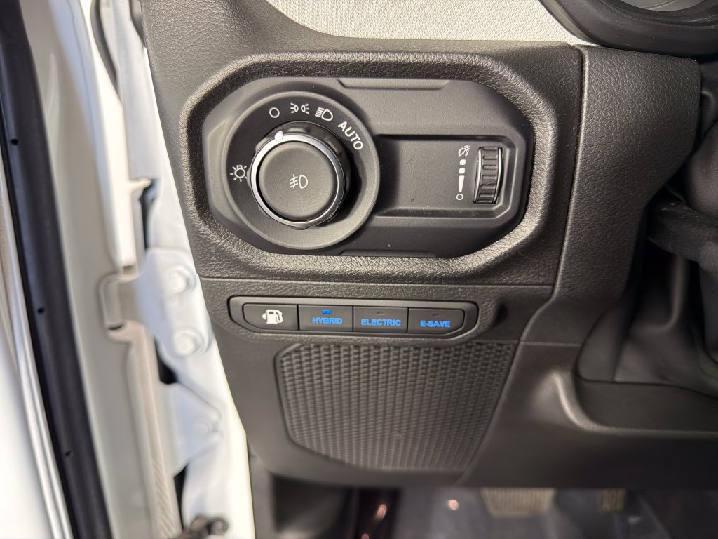 Used 2024 Jeep Wrangler Unlimited w/ Convenience Group AWD/4WD image 15