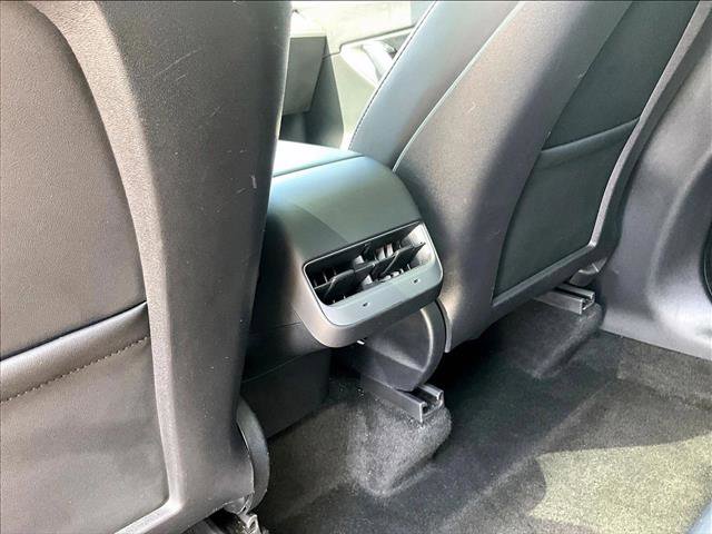 Used 2022 Tesla Model Y Long Range image 22