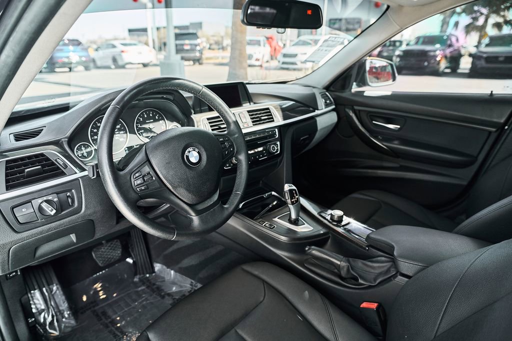 Used 2018 BMW 320i Sedan image 2