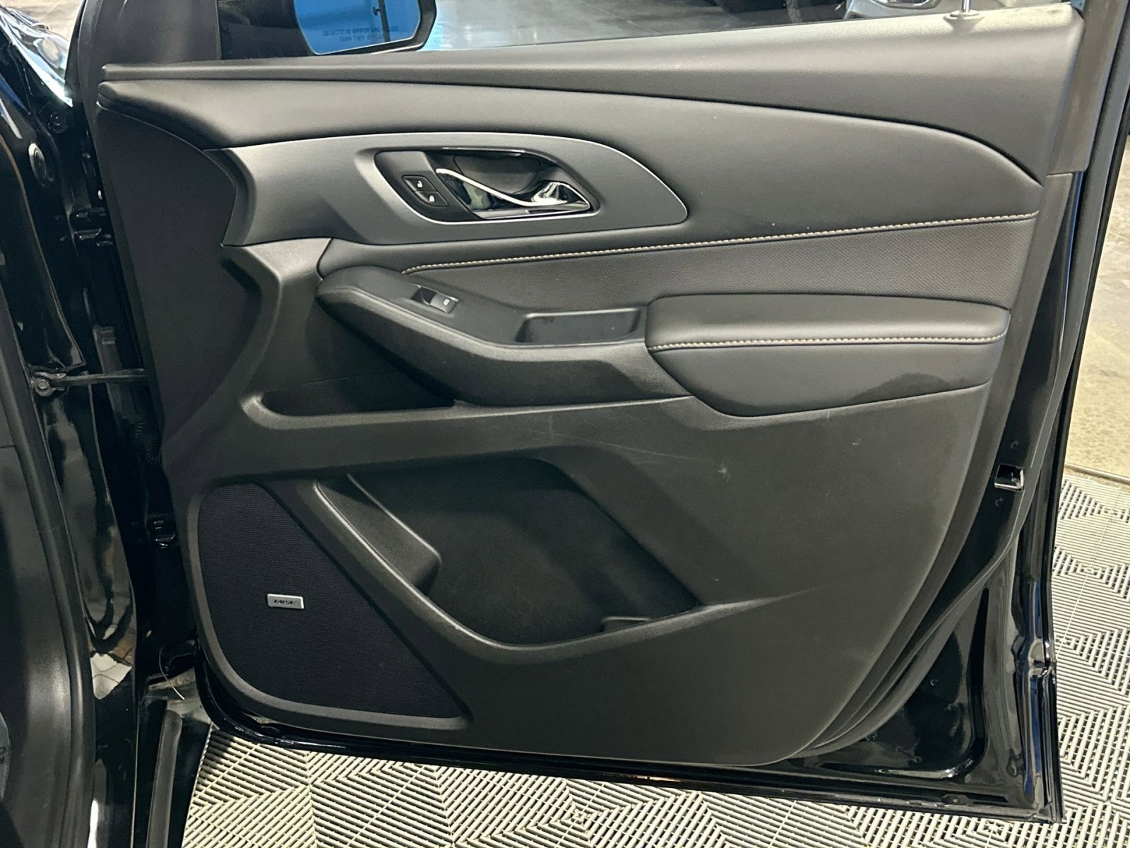 Used 2021 Chevrolet Traverse Premier w/ Redline Edition image 38