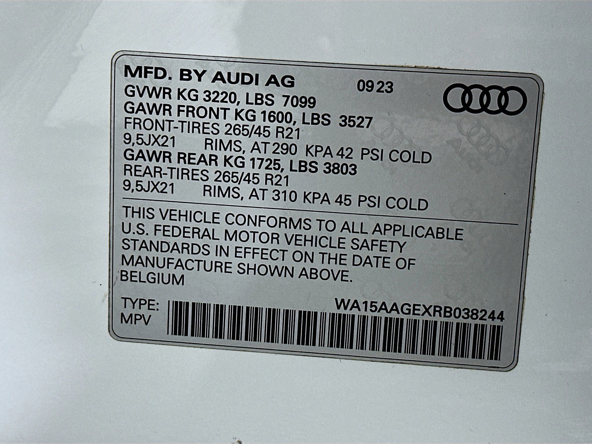 Used 2024 Audi Q8 e-tron Premium Plus w/ Premium Plus Package image 37