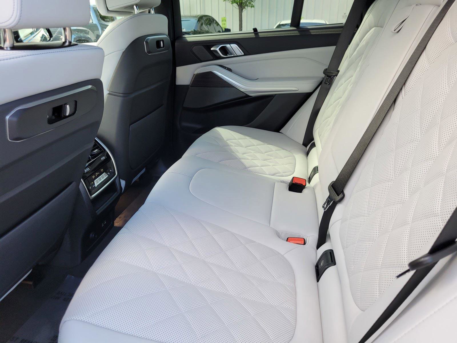 New 2026 BMW X5 xDrive50e w/ M Sport Package AWD/4WD image 12