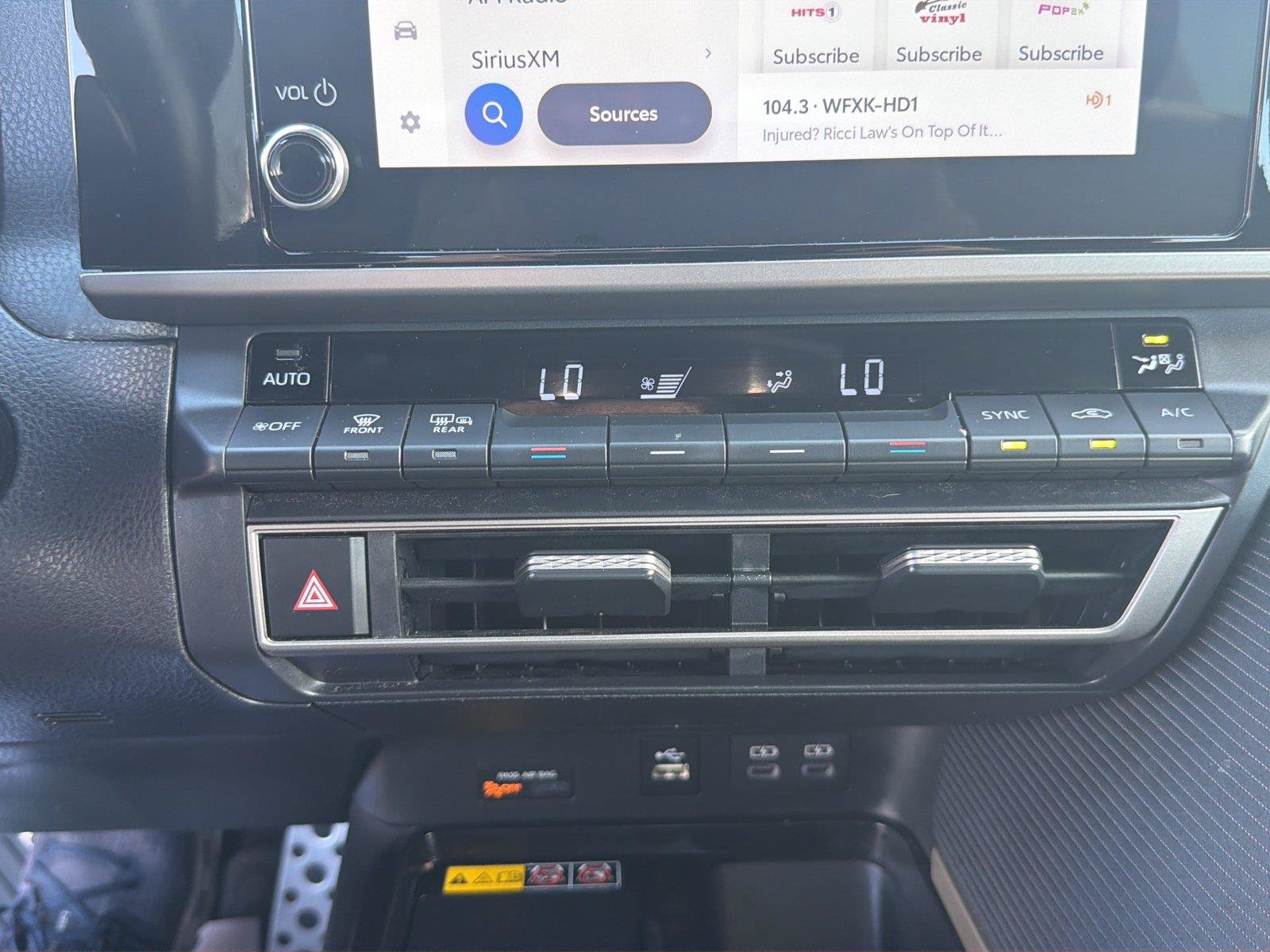 Used 2025 Toyota Camry SE FWD image 17