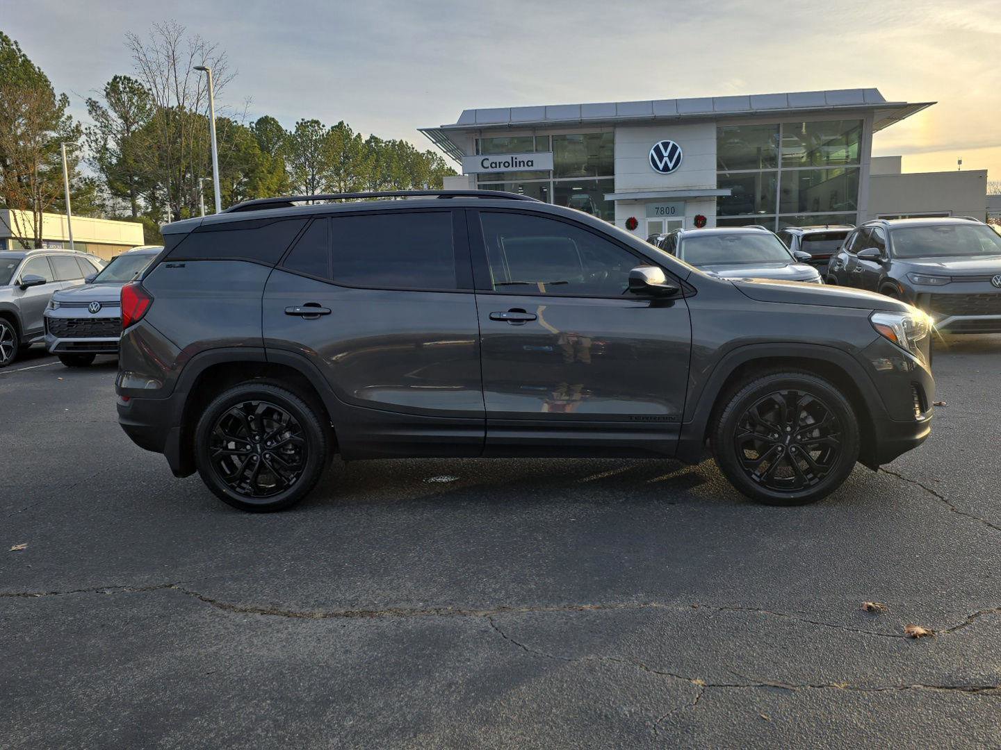 Used 2020 GMC Terrain SLE w/ Driver Convenience Package image 4