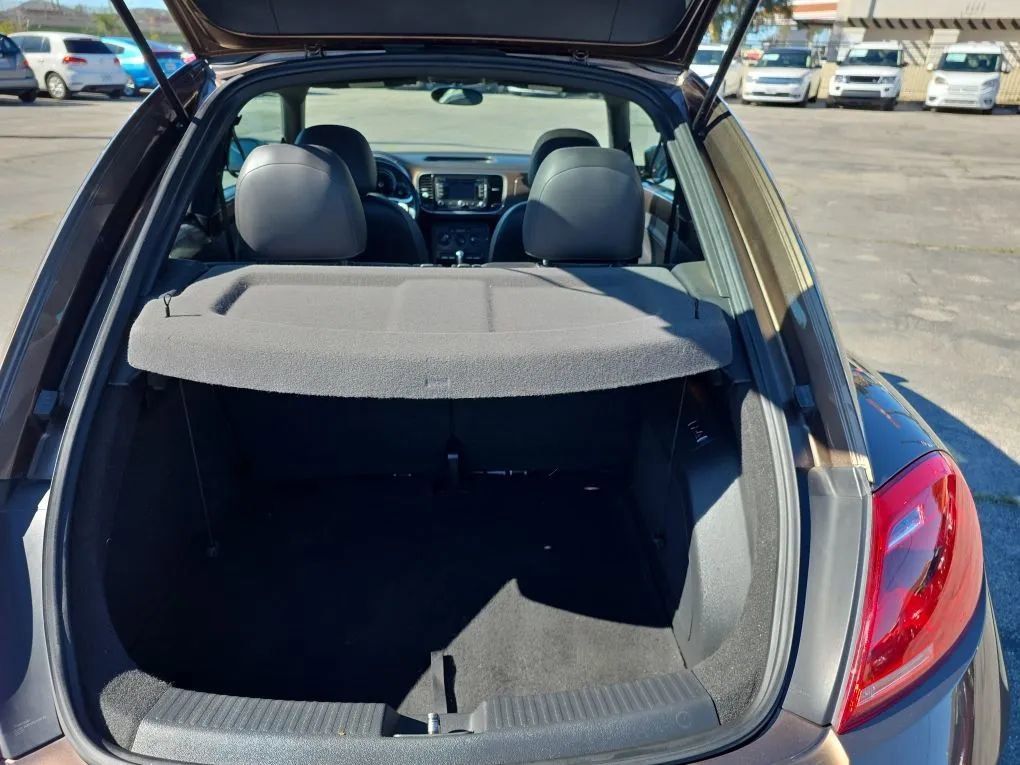 Used 2013 Volkswagen Beetle 2.5 image 11