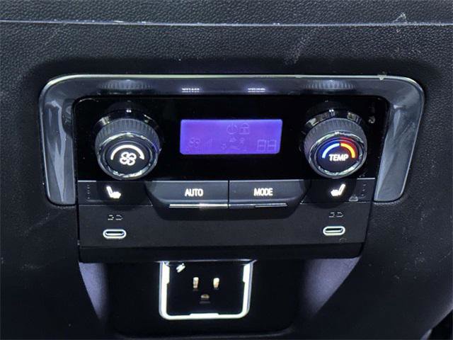 Used 2025 Chevrolet Suburban Premier image 19