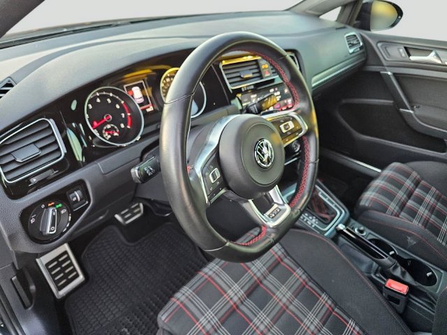 Used 2018 Volkswagen GTI SE FWD image 24