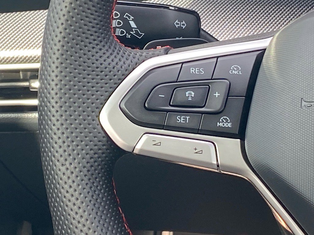 Certified 2025 Volkswagen GTI SE image 7