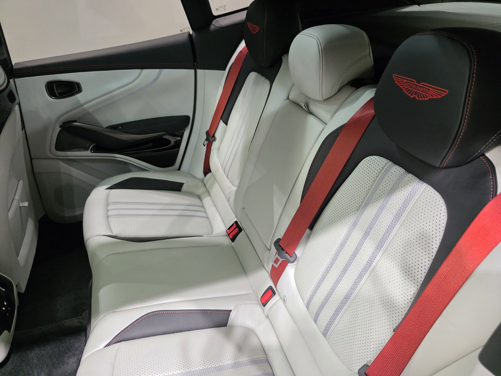 New 2025 Aston Martin DBX 707 image 21