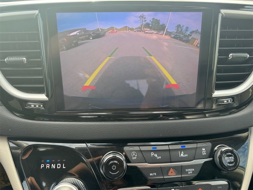 Used 2023 Chrysler Pacifica Touring-L image 25