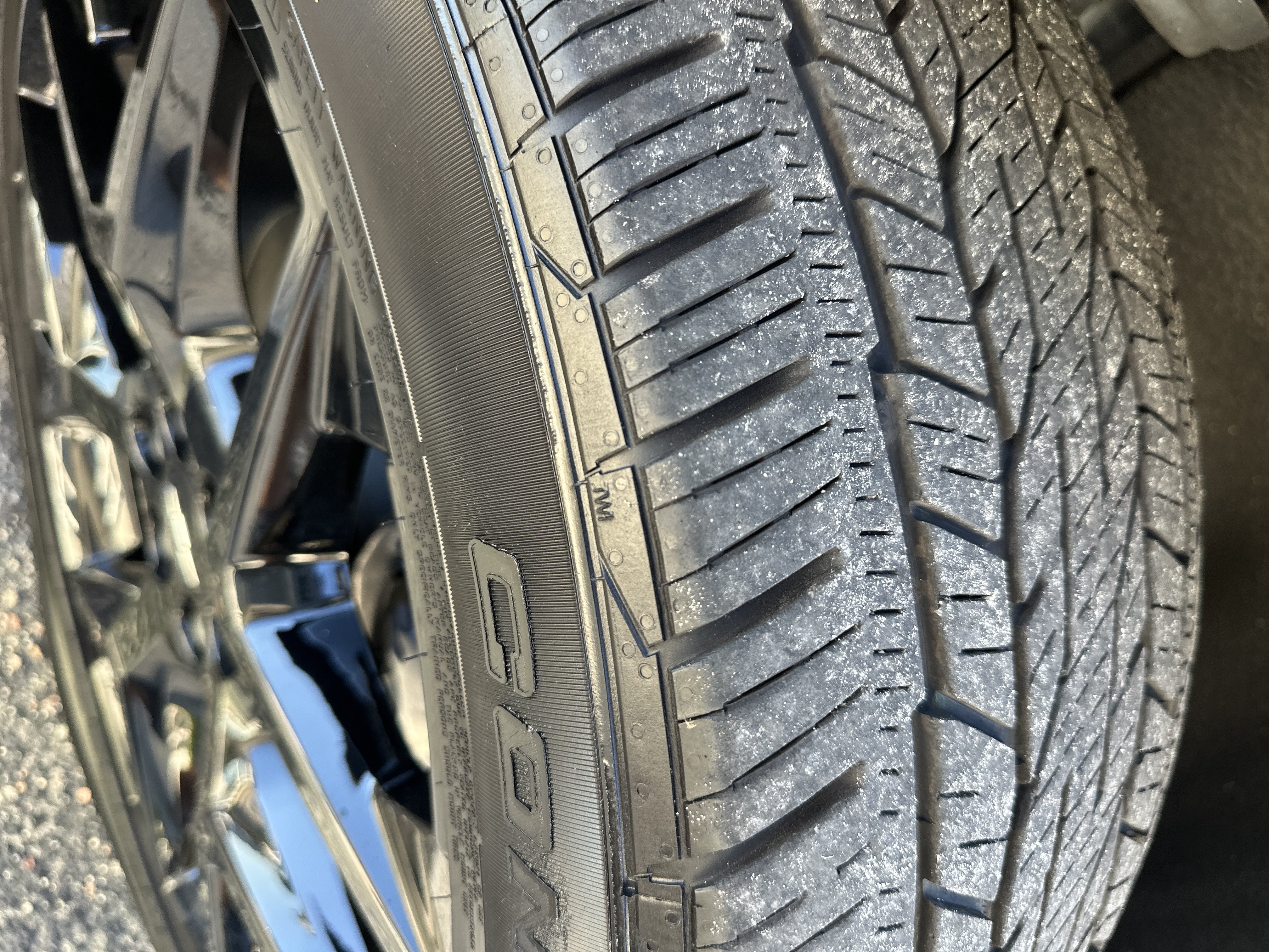 Used 2025 Chevrolet Traverse RS FWD image 8