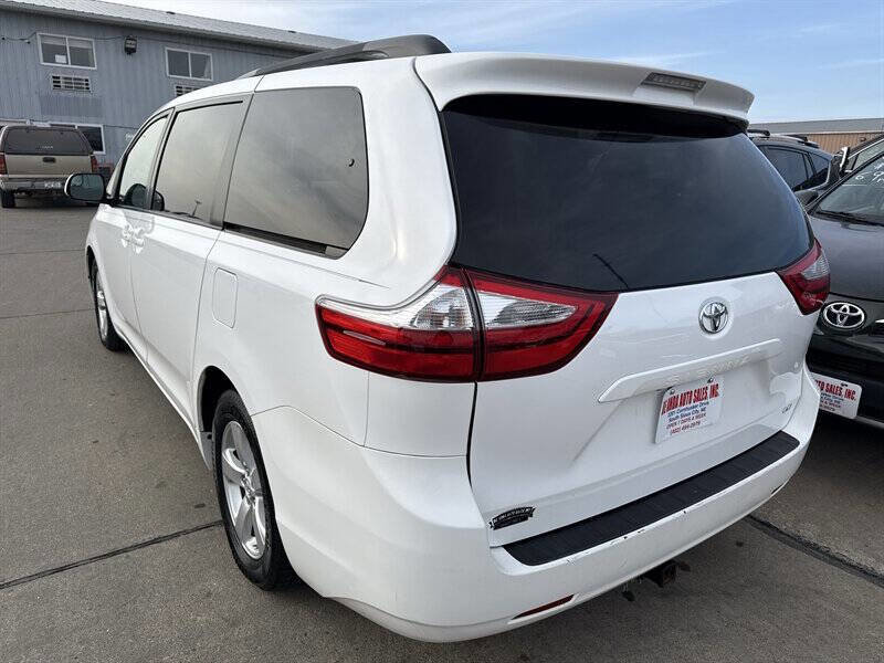 Used 2017 Toyota Sienna LE image 5