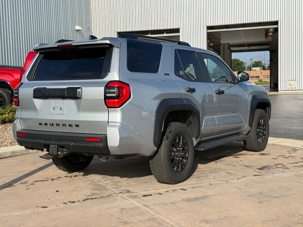 Used 2025 Toyota 4Runner SR5 AWD/4WD image 5
