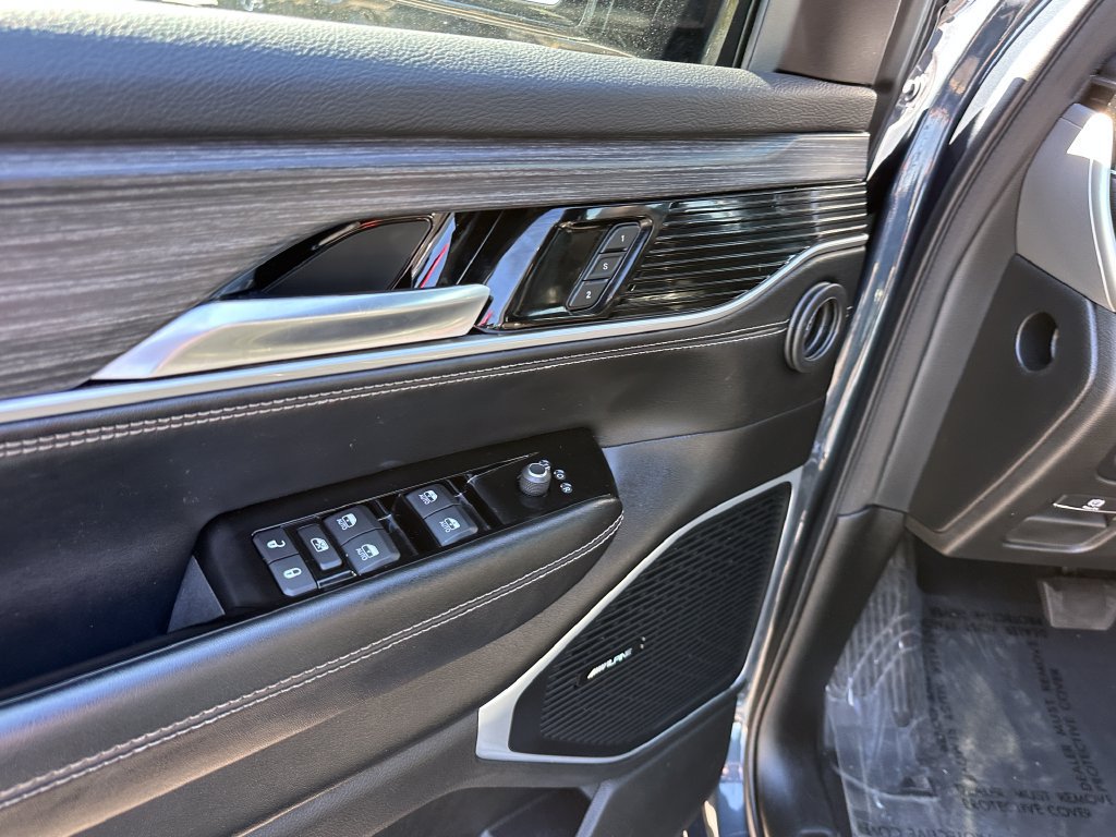Certified 2024 Jeep Wagoneer L Series II AWD/4WD image 24