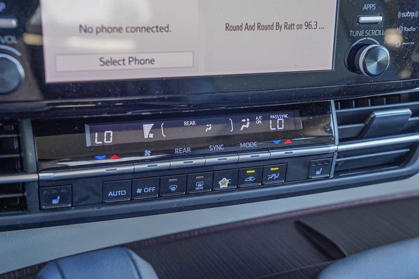 Used 2021 Toyota Sienna XLE image 17