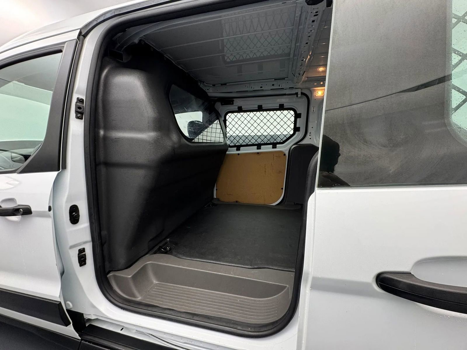 Used 2021 Ford Transit Connect XL image 33
