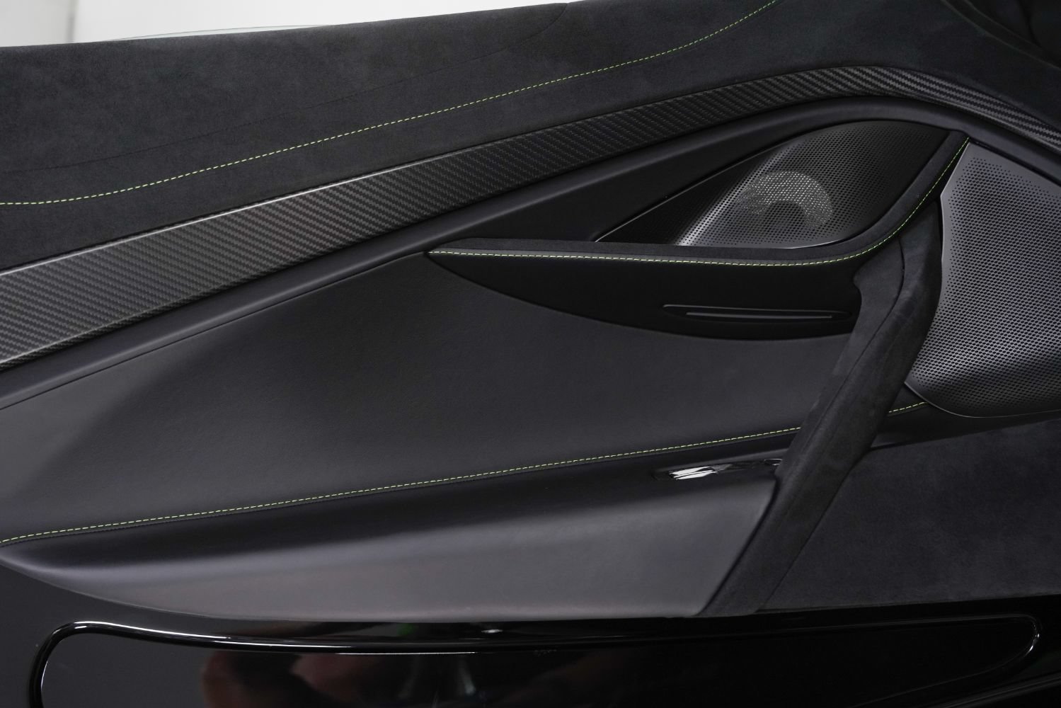 Used 2024 McLaren 750S Spider RWD image 47