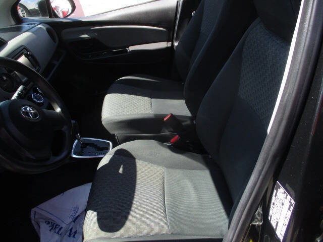 Used 2015 Toyota Yaris L image 6