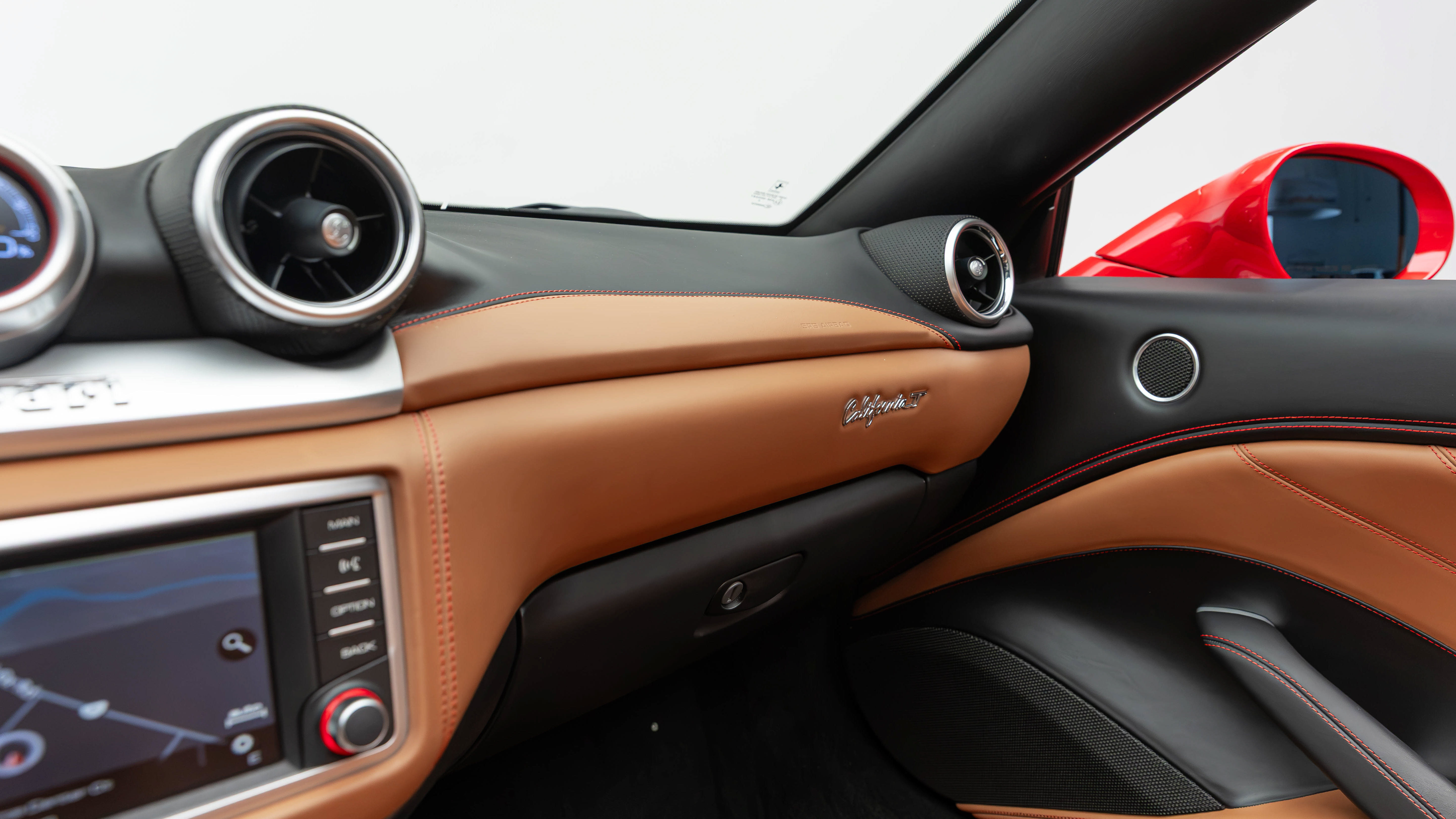 Certified 2016 Ferrari California T RWD image 36