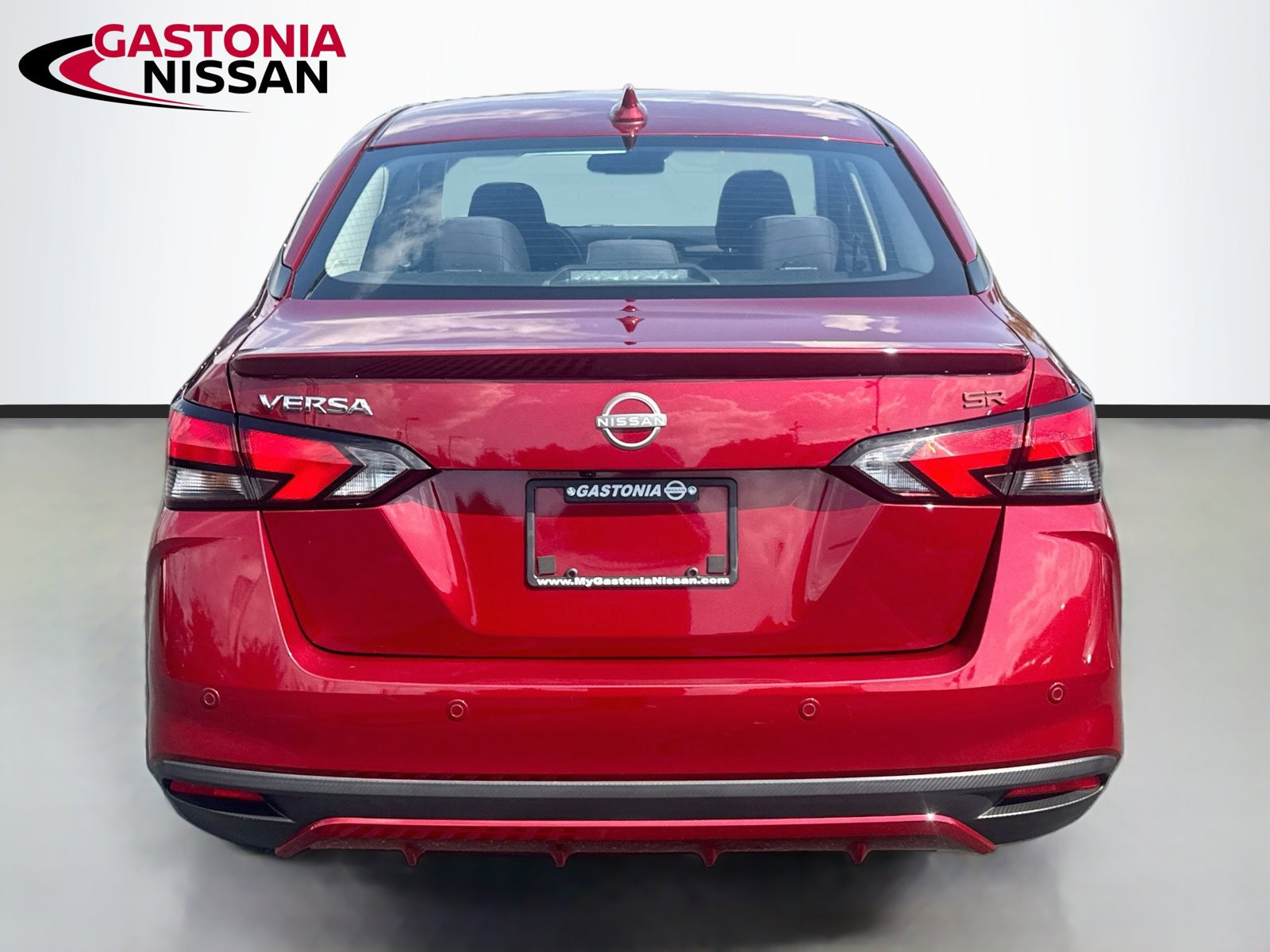 Used 2024 Nissan Versa SR FWD image 7