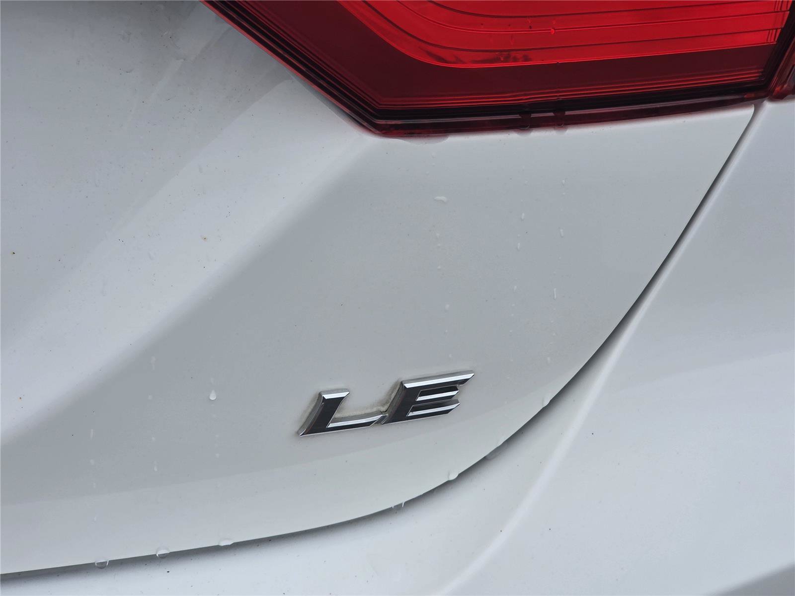 Used 2018 Toyota Camry LE FWD image 34