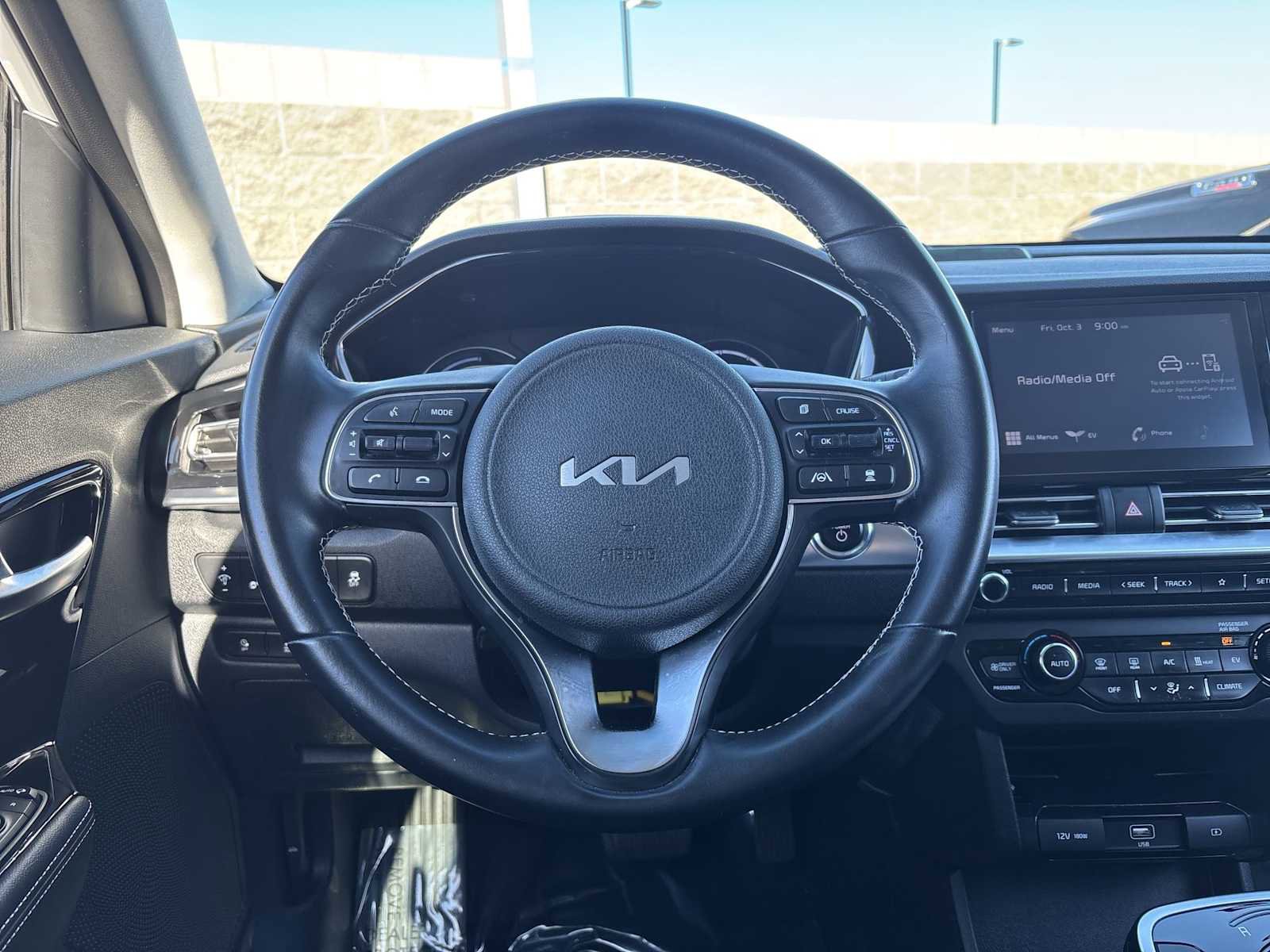 Used 2022 Kia Niro EX image 19