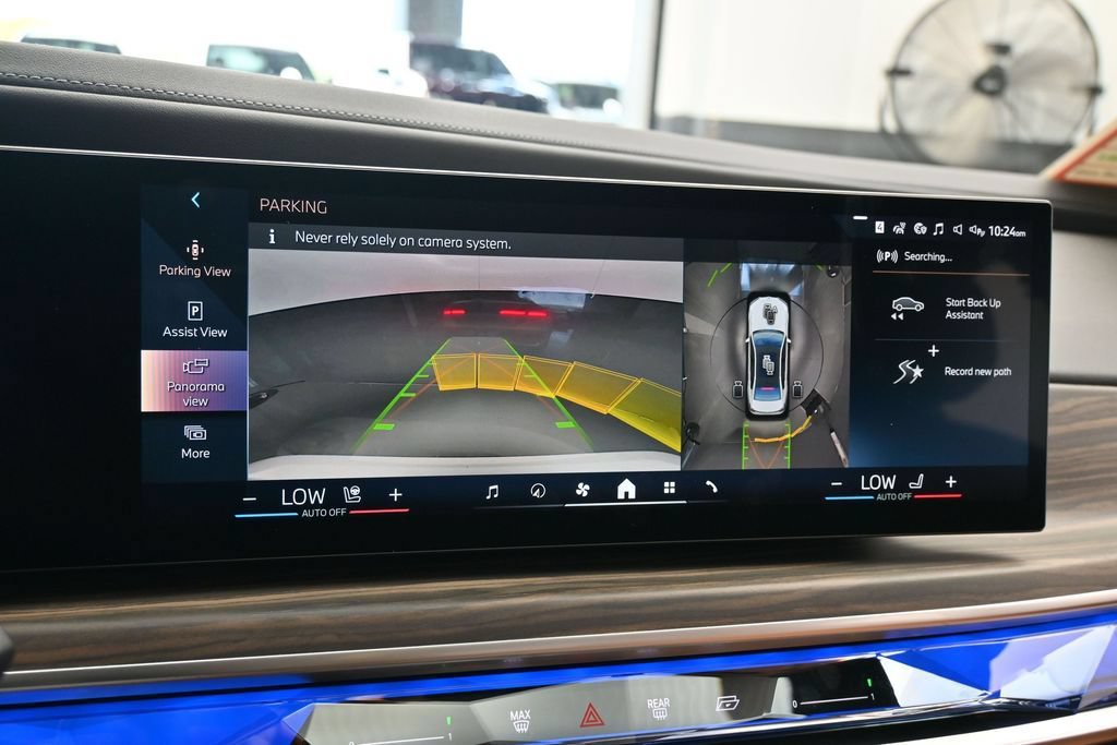 Used 2025 BMW 740i xDrive AWD/4WD image 19