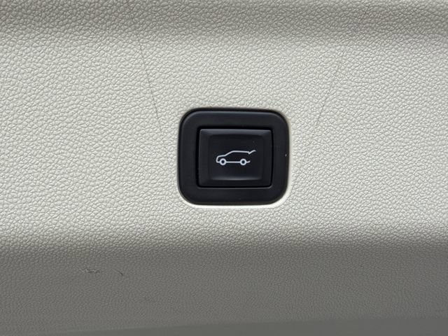 Used 2023 Cadillac Escalade Sport Platinum w/ LPO, Floor Liner Package AWD/4WD image 39