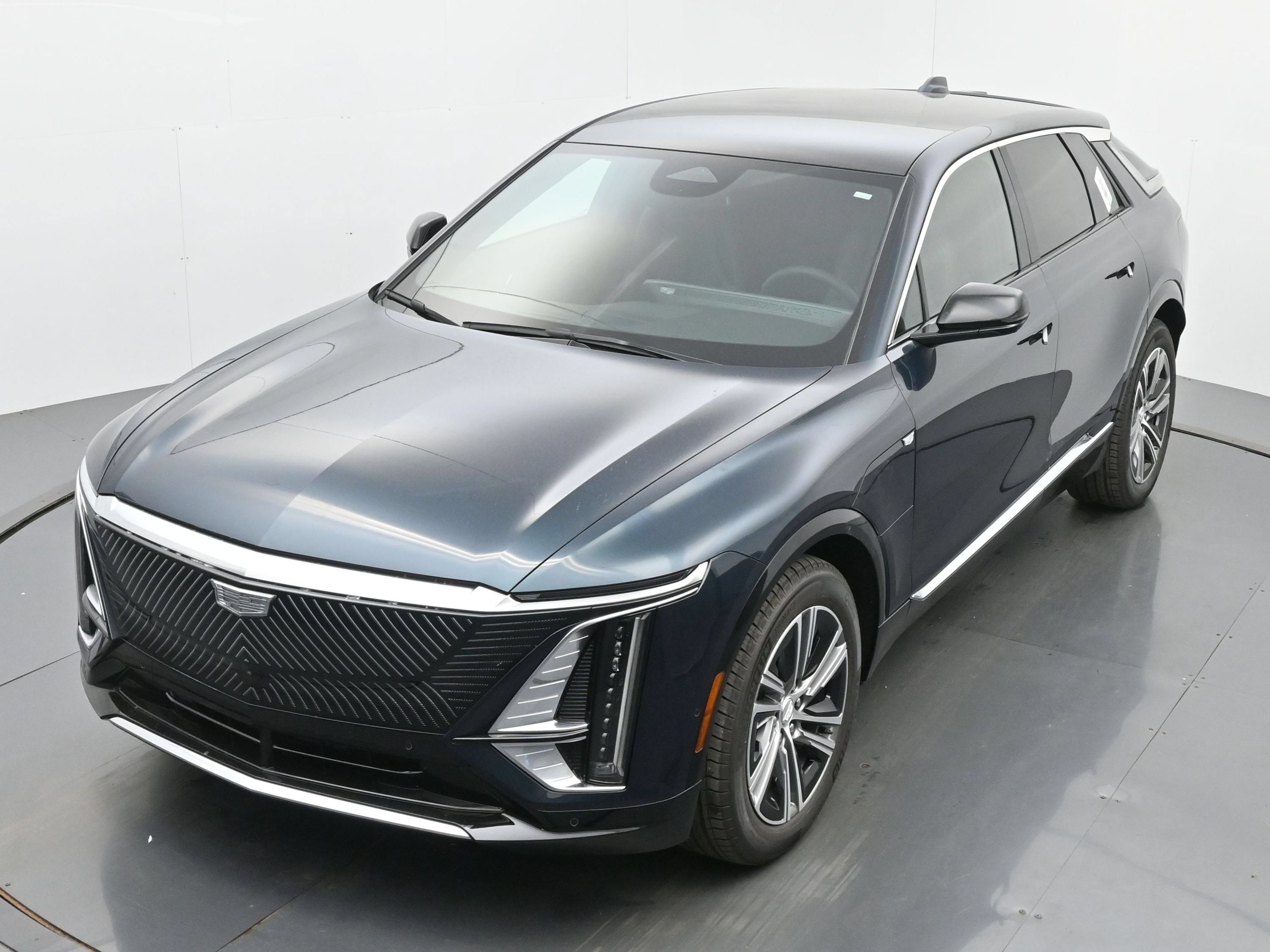 New 2026 Cadillac Lyriq Luxury w/ LPO, Floor Liner Package AWD/4WD image 23