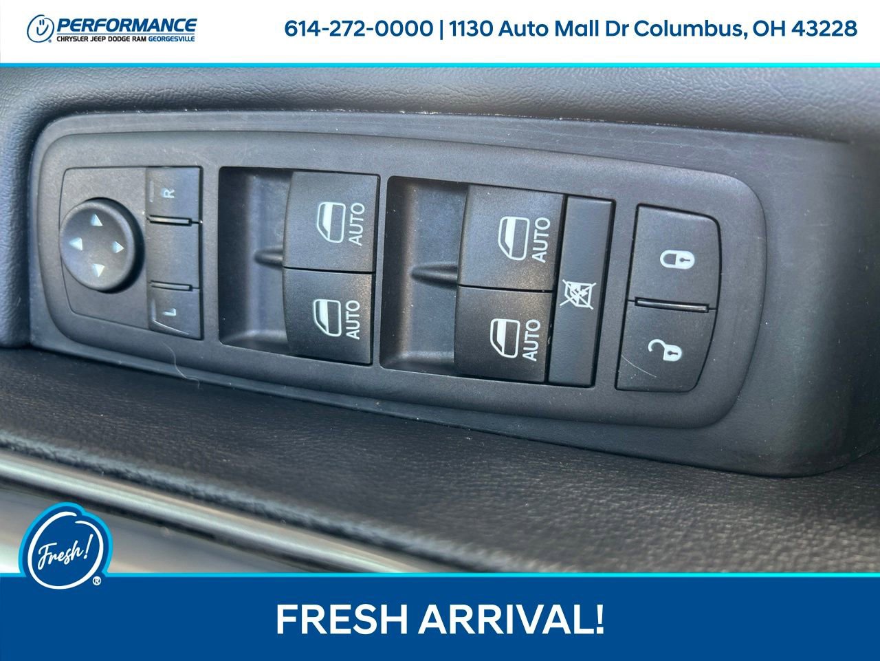 Used 2025 Chrysler Pacifica Select FWD image 13
