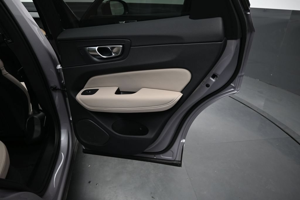New 2026 Volvo XC60 B5 Plus w/ Climate Package PRO AWD/4WD image 17