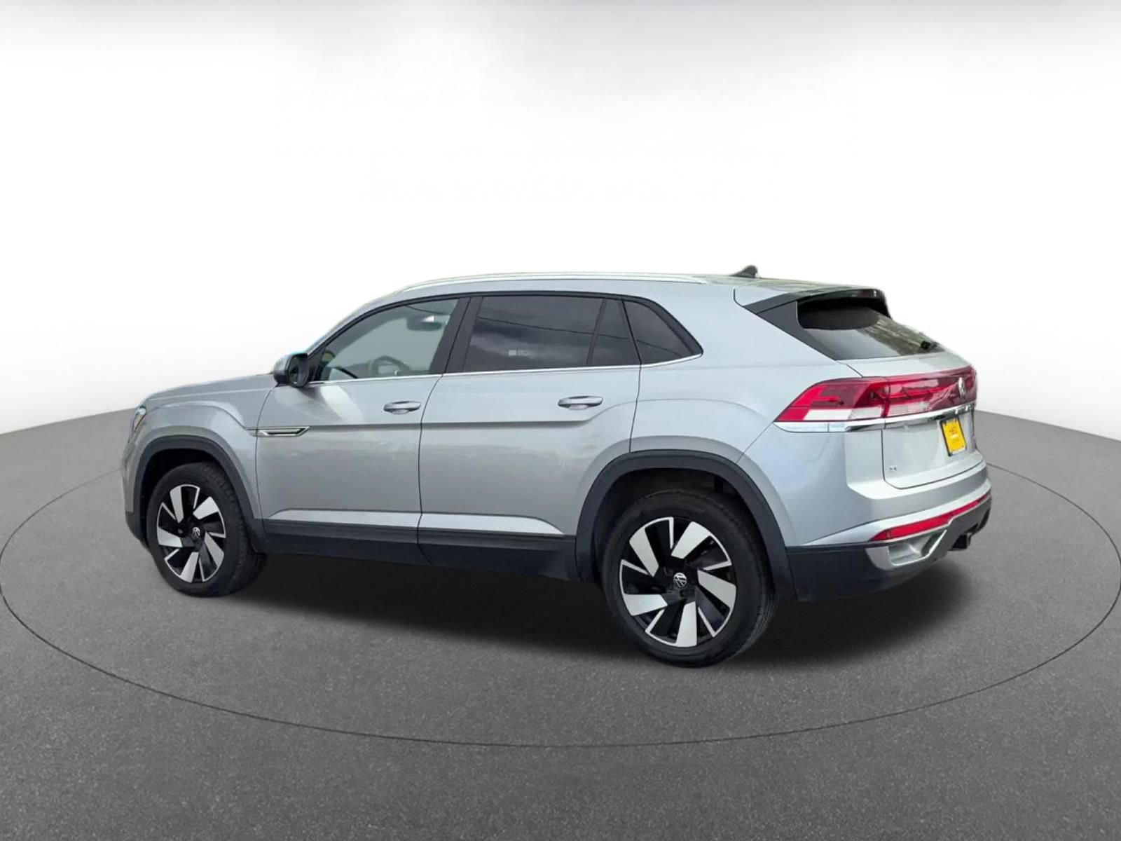 Used 2025 Volkswagen Atlas Cross Sport SE image 10