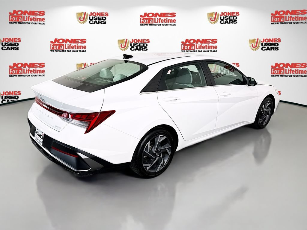 Certified 2025 Hyundai Elantra Limited FWD image 19