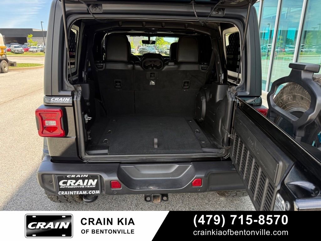 Used 2018 Jeep Wrangler Unlimited Sahara AWD/4WD image 7