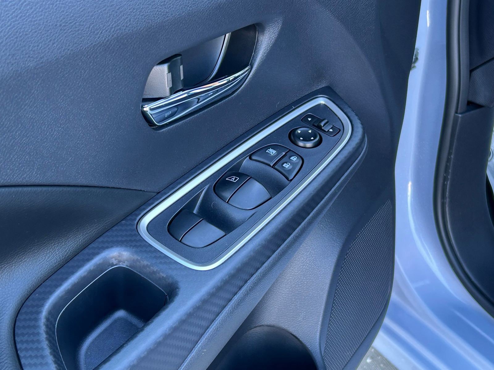 Used 2023 Nissan Versa SR w/ Trunk Package image 9