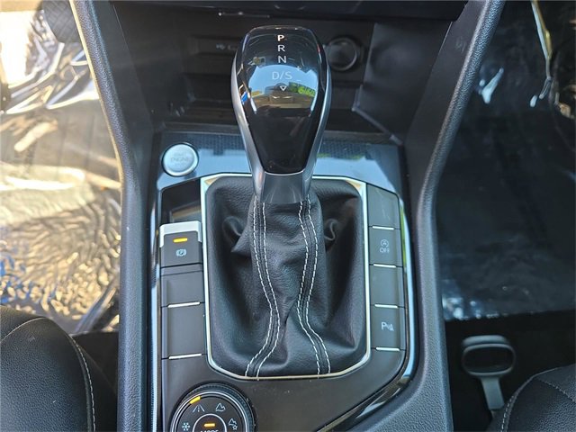 Used 2025 Volkswagen Taos SE image 22