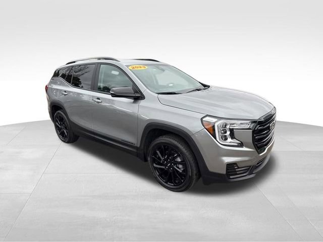 Used 2023 GMC Terrain SLE w/ Driver Convenience Package image 3