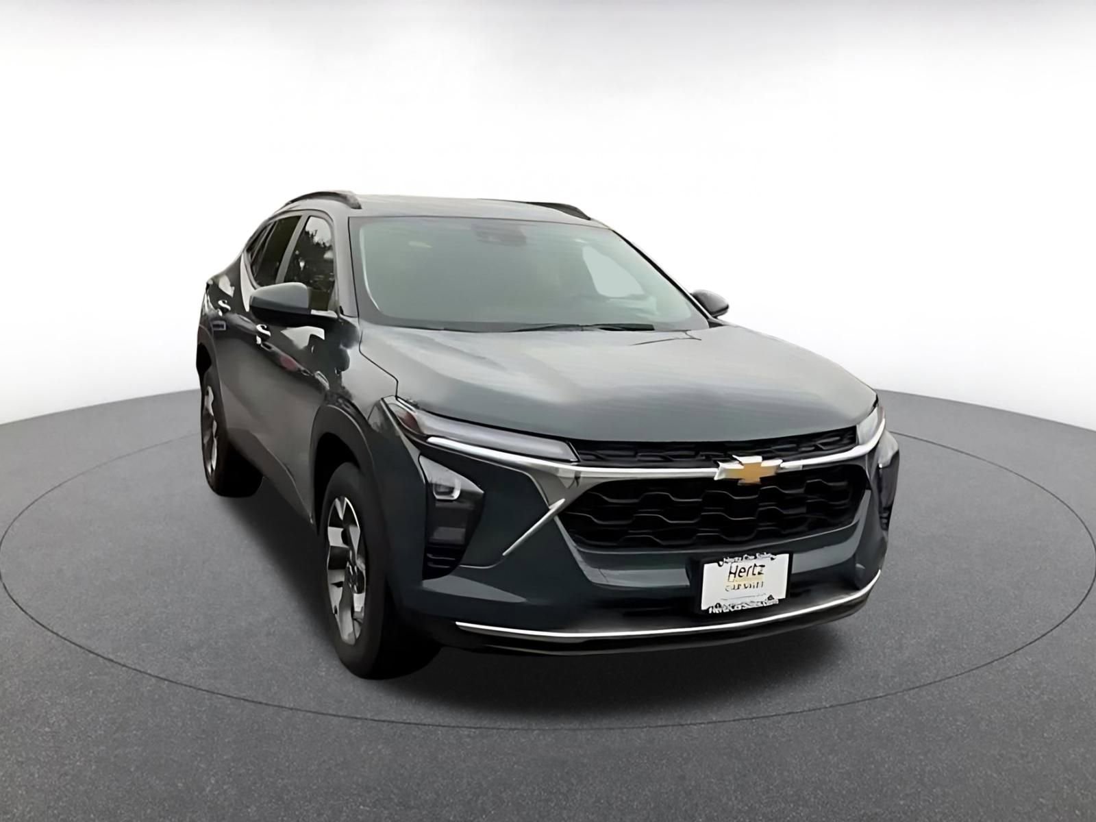 Used 2025 Chevrolet Trax LT image 3